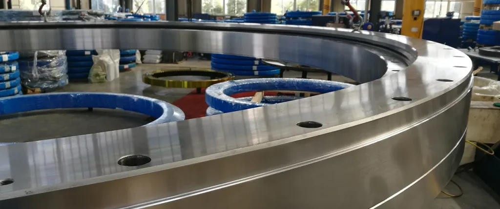 Slewing bearing without teeth