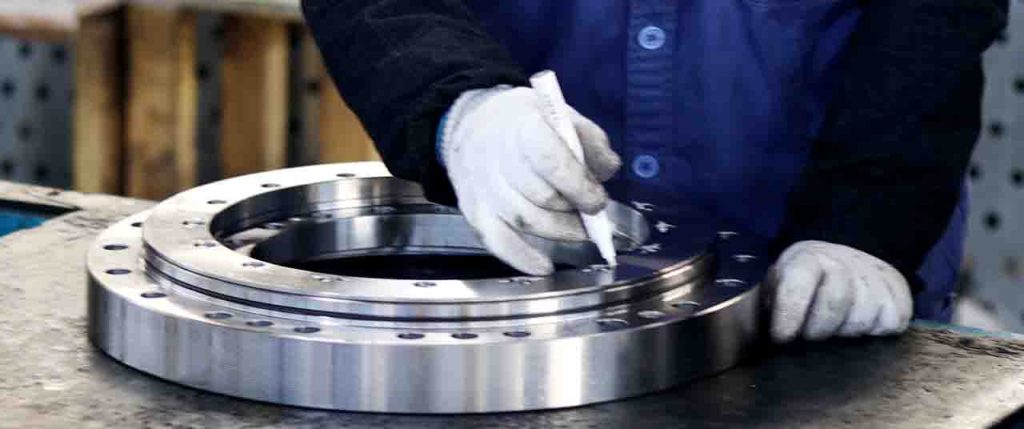How to correctly replace the slewing bearing?