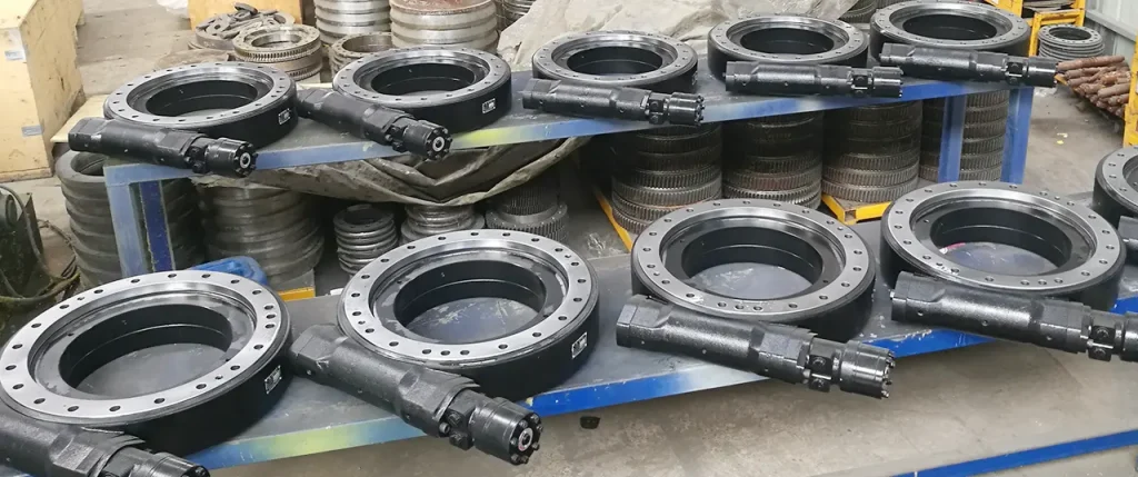 Worm drive slew ring