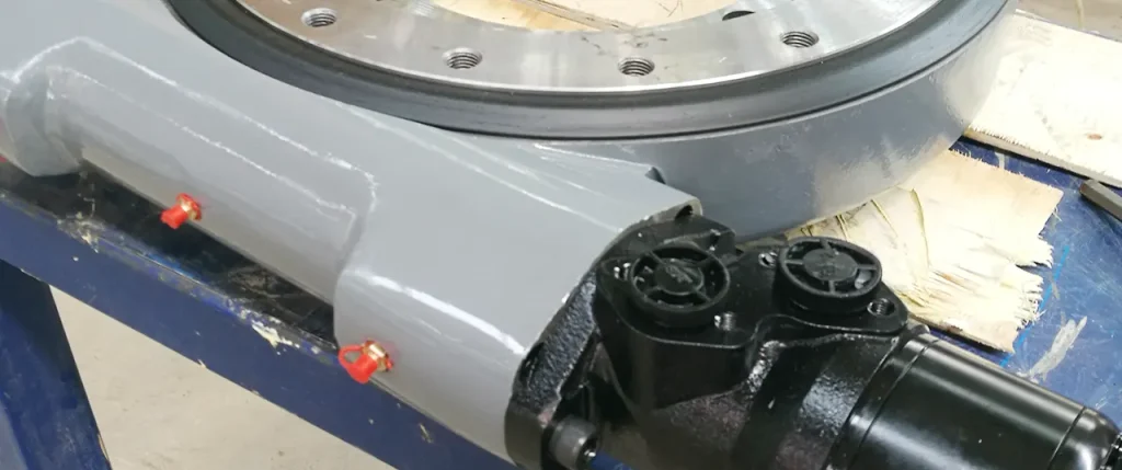 Hydraulic slewing drive