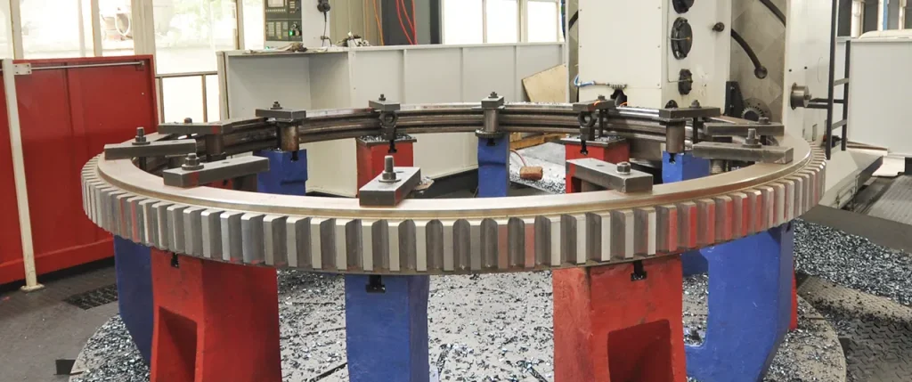 what is a slewing gear?